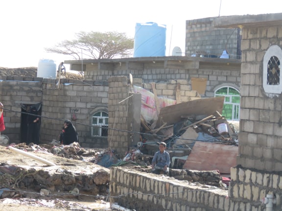 شاهد صور .. آثار الدمار الذي ألحقته سيول الأمطار بمنازل ومخيمات النازحين في مأرب