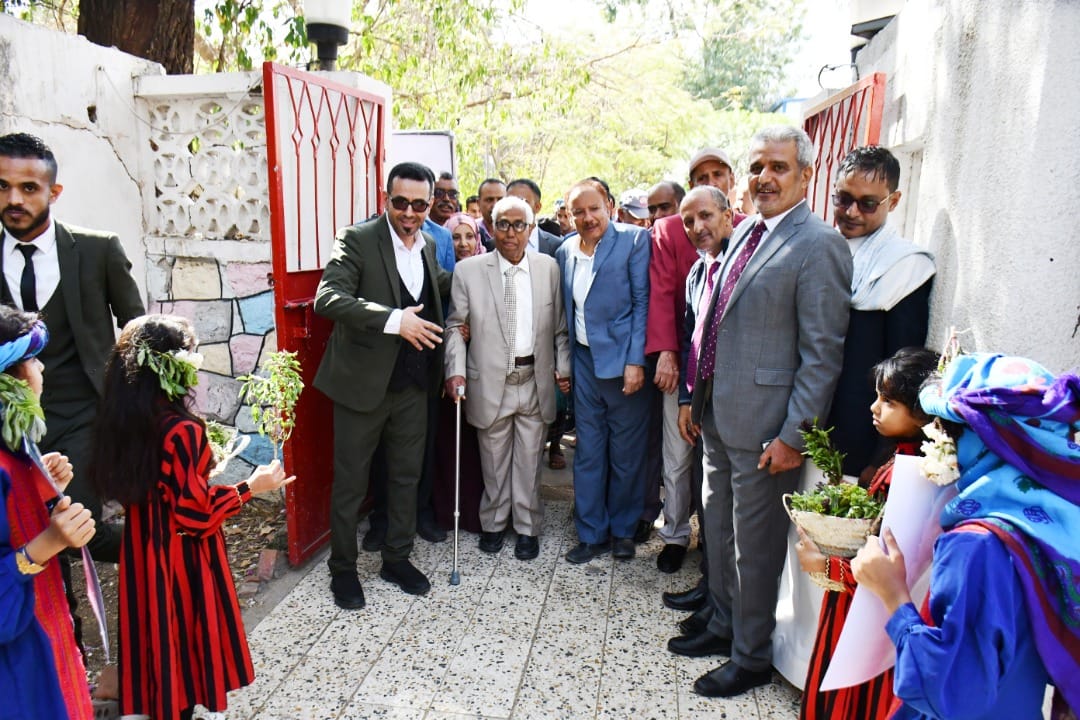 مراسم تكريم الشاعر الكبير سلطان الصريمي من قبل مكتب الثقافة في تعز