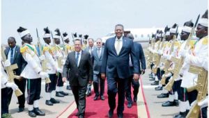 صحيفة : الحكومة بكافة مسؤوليها ستعود إلى عدن عقب إجازة العيد