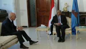 المخلوع يودع القائم بأعمال السفارة الروسية بصنعاء ومحاولاته لاستعطاف روسيا لم تتوقف