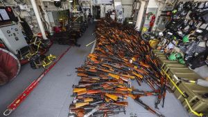 اجتماع سري لقيادات في مليشيا الحوثي مع مهربي السلاح لتزويدهم بشحنات جديدة