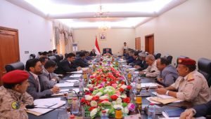 مجلس الوزراء يدين استمرار اغتيال أئمة المساجد في عدن ويطالب بتوحيد القرار الأمني