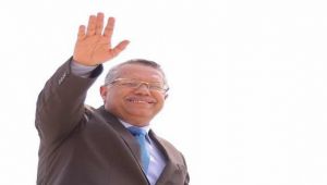 بن دغر يغادر  إلى الرياض بعد وصوله عدن بساعات