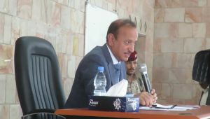 تعيين محافظ تعز أحد أقربائه مديرا للمخا يثير "سخط " أهالي المدينة الساحلية