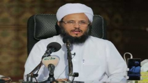 داعية يمني يفتي بحرمة بقاء الشرعية خارج اليمن