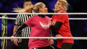 انتقادات لاذعة لأول نزال للمصارعة النسائية بالسعودية