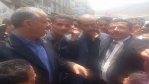 بالفيديو.. صنعاء القديمة تستقبل أحد المختطفين المحررين من سجون الحوثيين بهتافات "بالروح بالدم"