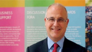 السفير البريطاني: نعول على دور عماني لإقناع الحوثيين