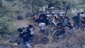 إب.. نجاة 11 شخصاً من موت محقق جراء سقوط سيارة من مرتفع شاهق