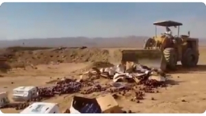 لرفضه دفع جبايات.. الحوثيون يتلفون كميات كبيرة من التفاح تابعة لأحد تجار الجوف