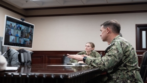 قائد القيادة المركزية الأمريكية: القوات اليمنية شريك قيّم لتعزيز السلام في المنطقة