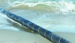 الكابلات تحت البحر الأحمر.. لماذا تُعدّ بالغة الأهمية؟ وما الذي يحدث في حال انقطاعها؟ (ترجمة خاصة)