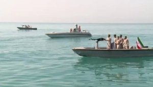 الحرس الثوري الإيراني يحتجز سفينتين أجنبيتين تنقلان "وقودا مهربا" في الخليج