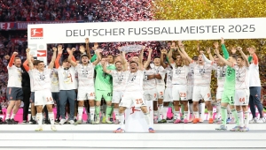 بايرن ميونخ يتسلم درع الدوري الألماني