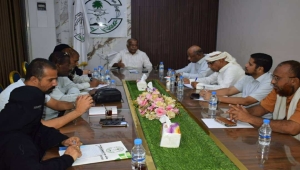 "حضرموت الجامع" يحمّل الحكومة مسؤولية الانهيار الاقتصادي ويُلوّح "الحكم الذاتي خيار لا رجعة عنه"