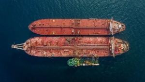 تحقيق لمنصة دولية يكشف تمويل الأمم المتحدة لناقلة النفط صافر لصالح الحوثيين والنفط الروسي