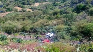 وفاة 6 أشخاص وإصابة 8 آخرين بحادث مروع في إب