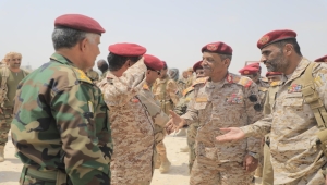 على وقع تطورات قضية الشيخ الزايدي.. قائد المنطقة العسكرية الثانية يصل المهرة