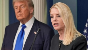 ترامب يهدد بمقاضاة "وول ستريت جورنال" بسبب مزاعم بمحتوى إباحي في رسالة وجهها لإبستين