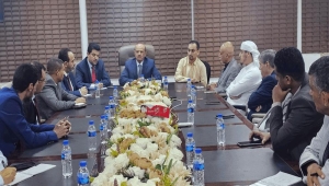 المعبقي يناقش مع قيادات البنوك التجارية آلية تمويل وتنظيم الاستيراد