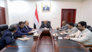 بعد توقفه عن العمل.. بن بريك يوجه بتخصيص موازنة عاجلة لإعادة تشغيل مستشفى 22 مايو