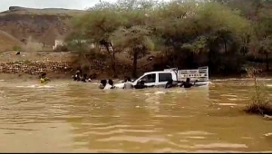 جراء الأمطار.. وفاة 6 أشخاص في شبوة وجرف 3 سيارات وتضرر الأراضي والطرقات