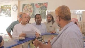 المهرة.. إغلاق مطاعم مخالفة في الغيضة لعدم الالتزام بإشهار أسعار الوجبات