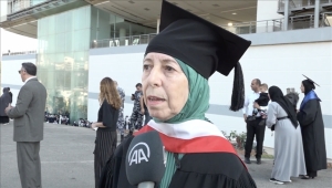 بعمر 74 عاما.. لبنانية تحقق حلمها من كلية الفنون والعمارة (قصة نجاح)