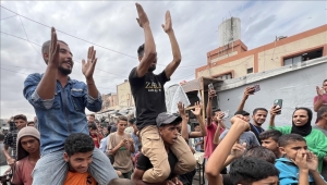 طالبوا بالعودة والإعمار.. فلسطينيون فرحون بوقف النار