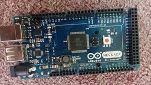 المهرة.. ضبط أكثر من 3 آلاف قطعة الكترونية تستخدم في الطيران المسير والمتفجرات