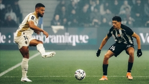 لانس ينتزع صدارة الدوري الفرنسي من باريس سان جيرمان