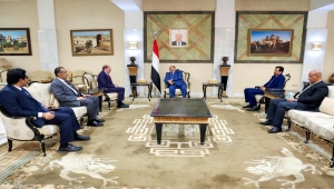 لقاء بين رئيس الحكومة ومحافظ حضرموت يبشر برسائل طمأنة في المرحلة القادمة