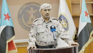 الزبيدي يعاود الظهور بمنشور مسائي من مكان مجهول ويدعو للتمسك بالانتقالي