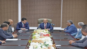 المركزي اليمني يناقش مع البنوك أزمة شحة العملة الوطنية وينفي تحريك أسعار الصرف