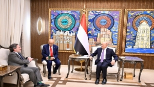 العليمي يتعهد بتفعيل مؤسسات الدولة وتوحيد القرار الأمني والعسكري