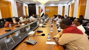 المكلا.. مراسم صلح وتسليم دية الصياد العمودي الذي قتل في الصومال