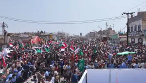 تعز.. مظاهرة حاشدة تنديدا بالاعتداءات الإيرانية على دول الخليج العربي