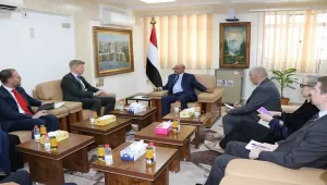 غروندبرغ يلتقي في عدن محافظ البنك المركزي ووزراء ومسؤولين في الحكومة اليمنية