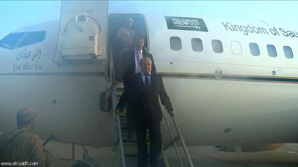 شاهد : أولى صور وصول الرئيس هادي إلى عدن (صور حديثة)