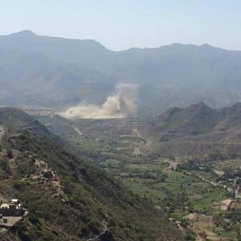 طيران التحالف العربي يقصف تجمعات لمليشيات الحوثي وصالح في منطقة 