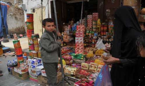 ذمار : انتشار مواد غذائية منتهية الصلاحية وسط استياء من قبل المواطنين