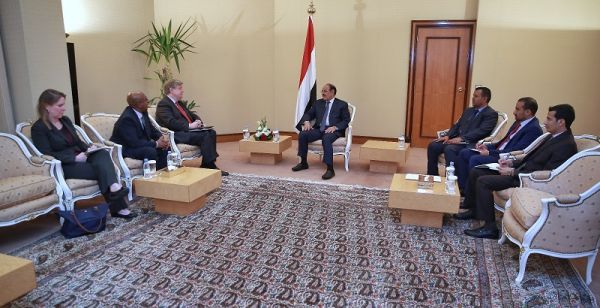 واشنطن تؤكد دعمها للرئيس هادي وتدين تهريب إيران الأسلحة للحوثيين