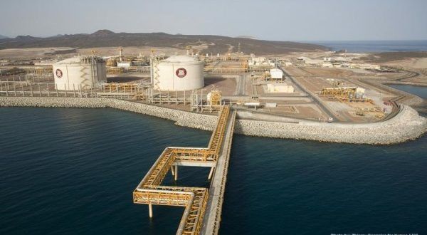 شبوة.. قصف صاروخي يستهدف منشأة بلحاف وإشتباكات عسكرية داخل مدينة عتق