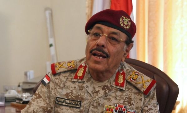 الفريق محسن يدعو الجميع للتلاحم والانتصار للنظام الجمهوري