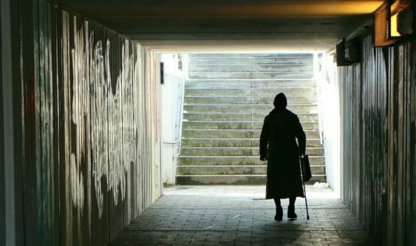 صعود الدرج يخفض ضغط الدم بعد سن الأمل