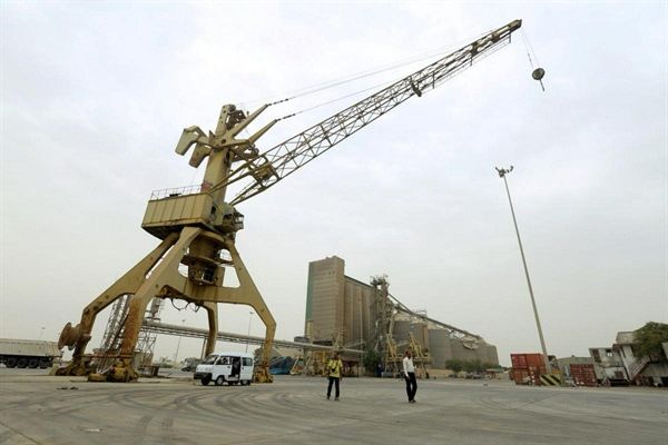 فريق المراقبين الأمميين برئاسة كاميرت يزور ميناء الحُديدة