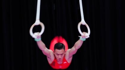 شاهد.. سقوط مروع للاعبة جمباز كلفها قدميها ولعبتها