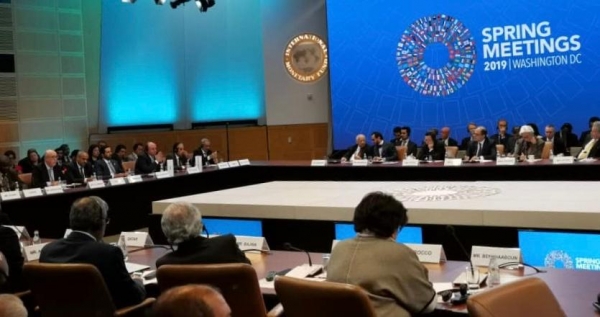 توجه حكومي لصرف رواتب كافة الموظفين في البلاد