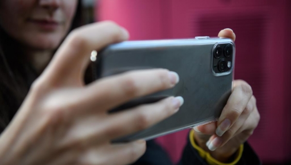 الحوثيون يفرضون قيودا على صانعي المحتوى بمناطق سيطرتهم