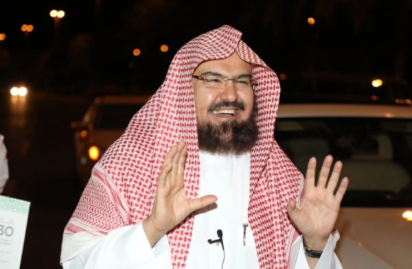 علماء ونشطاء: السديس استغل منبر الحرم المكي للتمهيد للتطبيع